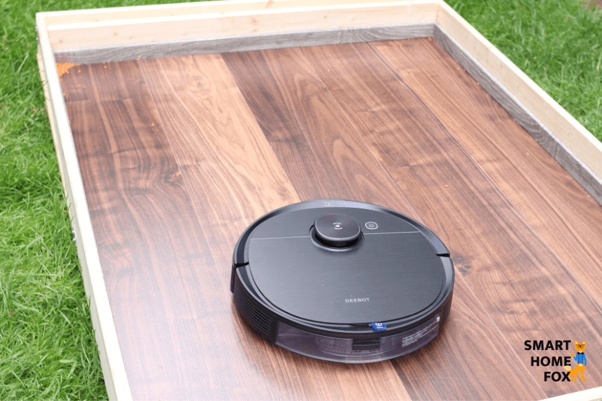 Deeboot OZMO T8 AIVI after the lentil suction test on hardwood floor